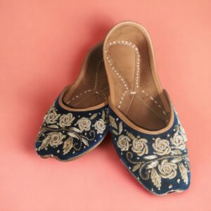 Picture of punjabi jutti dark blue