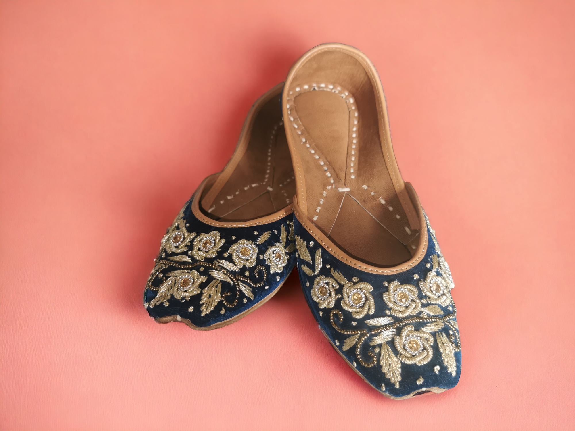 Picture of punjabi jutti dark blue