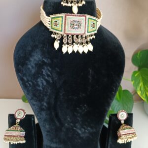Multicolor choker set with tikka