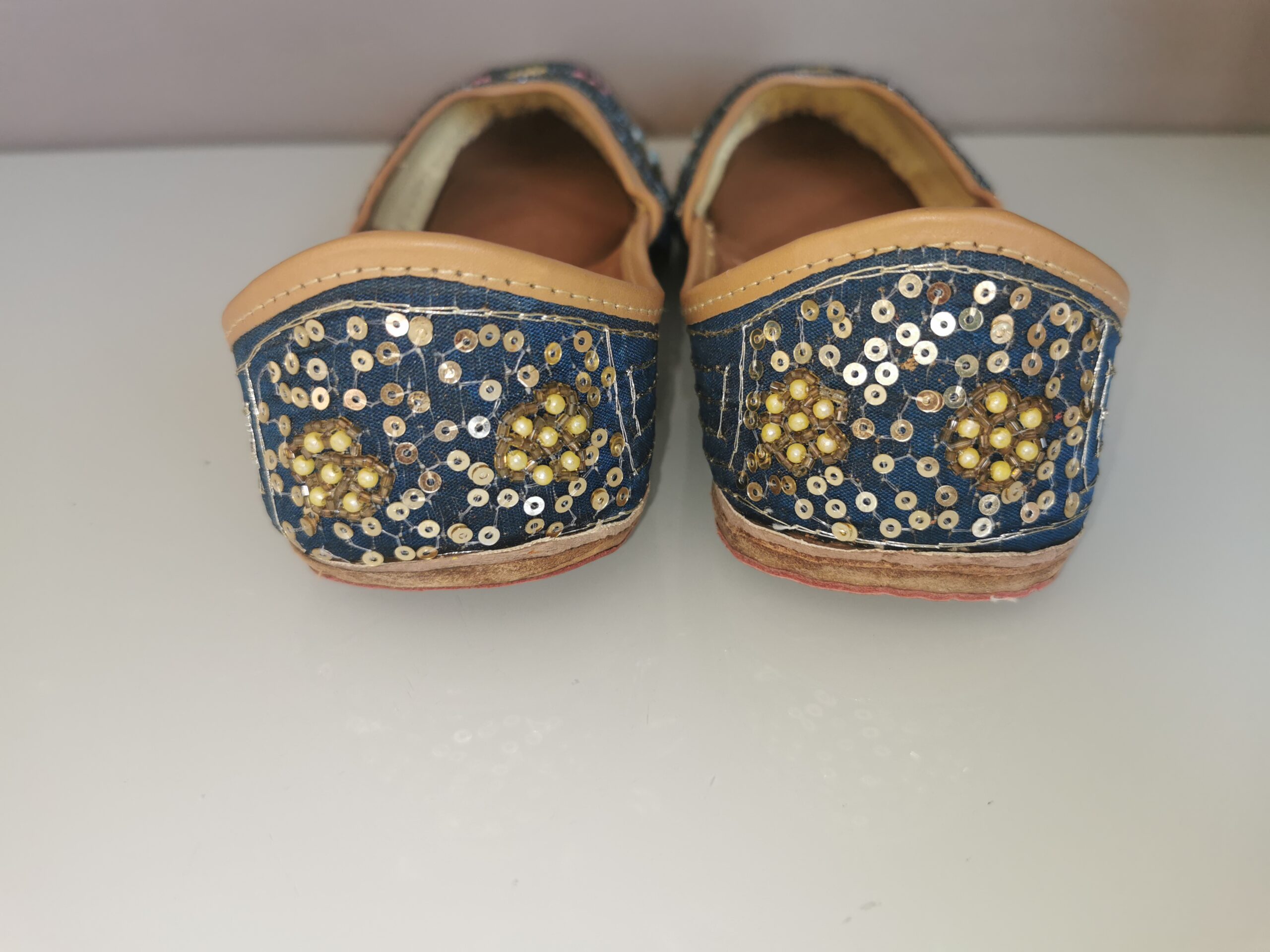 Punjabi Jutti - Blue with multi color parle